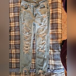 American Eagle Distressed Mom Jeans Size 6